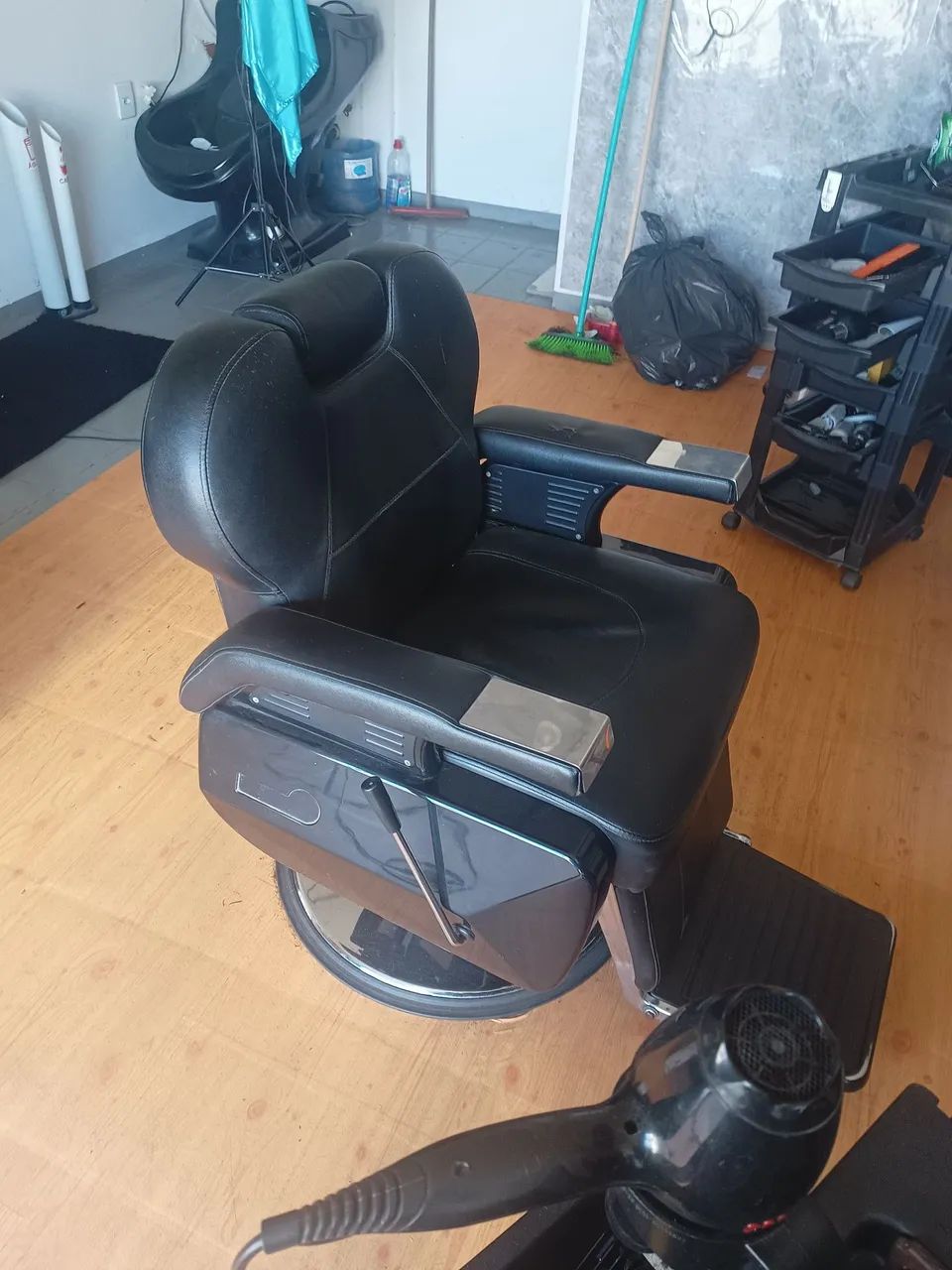 Poltrona de barbeiro - Suporte 150kgs - Foto 3