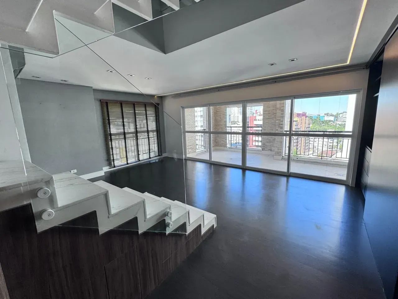 Duplex com 140 m2 em condomínio clube no Batel