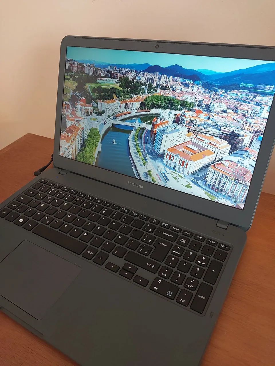 Notebook Samsung Essentials E30 | Intel i3 | SSD 240GB | 4GB RAM > (retirada a bateria)