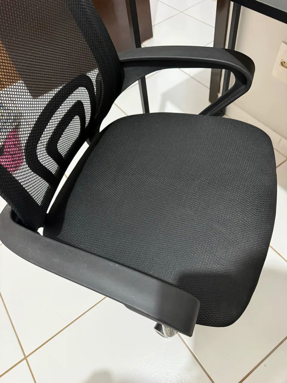 Cadeira de escritório e mesa  - Foto 5