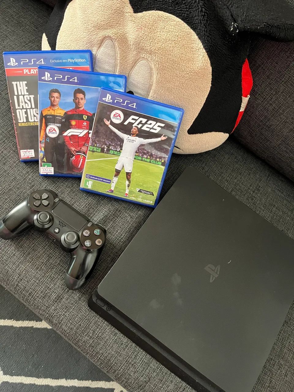 Play 4 com 1 controle e 3 jogos 