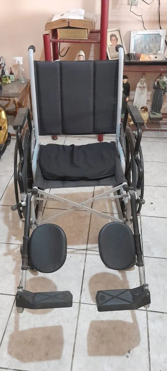 vendo cadeira de rodas - Foto 2