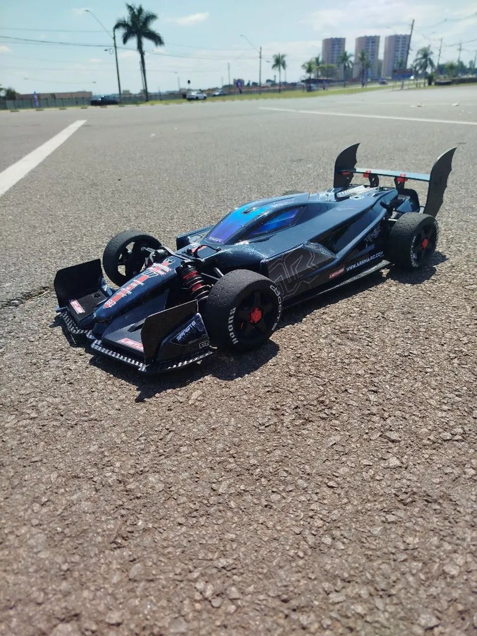 Automodelo Arrma limitless 8s  - Foto 2