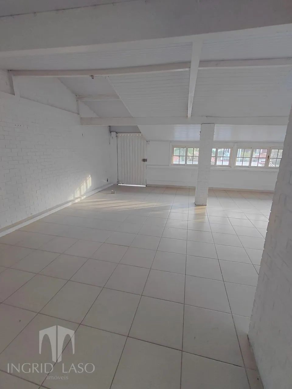 Ponto Comercial nos Cavaleiros | 6 Vagas e 360m² - Foto 5