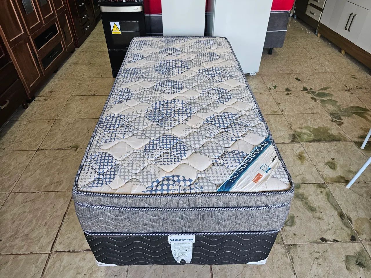 Cama box solteiro conservada Molas bonnell 
