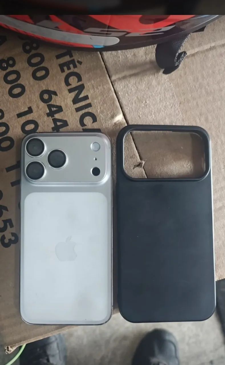 iPhone 14 Pro Max com a traseira do 17 pro Max 