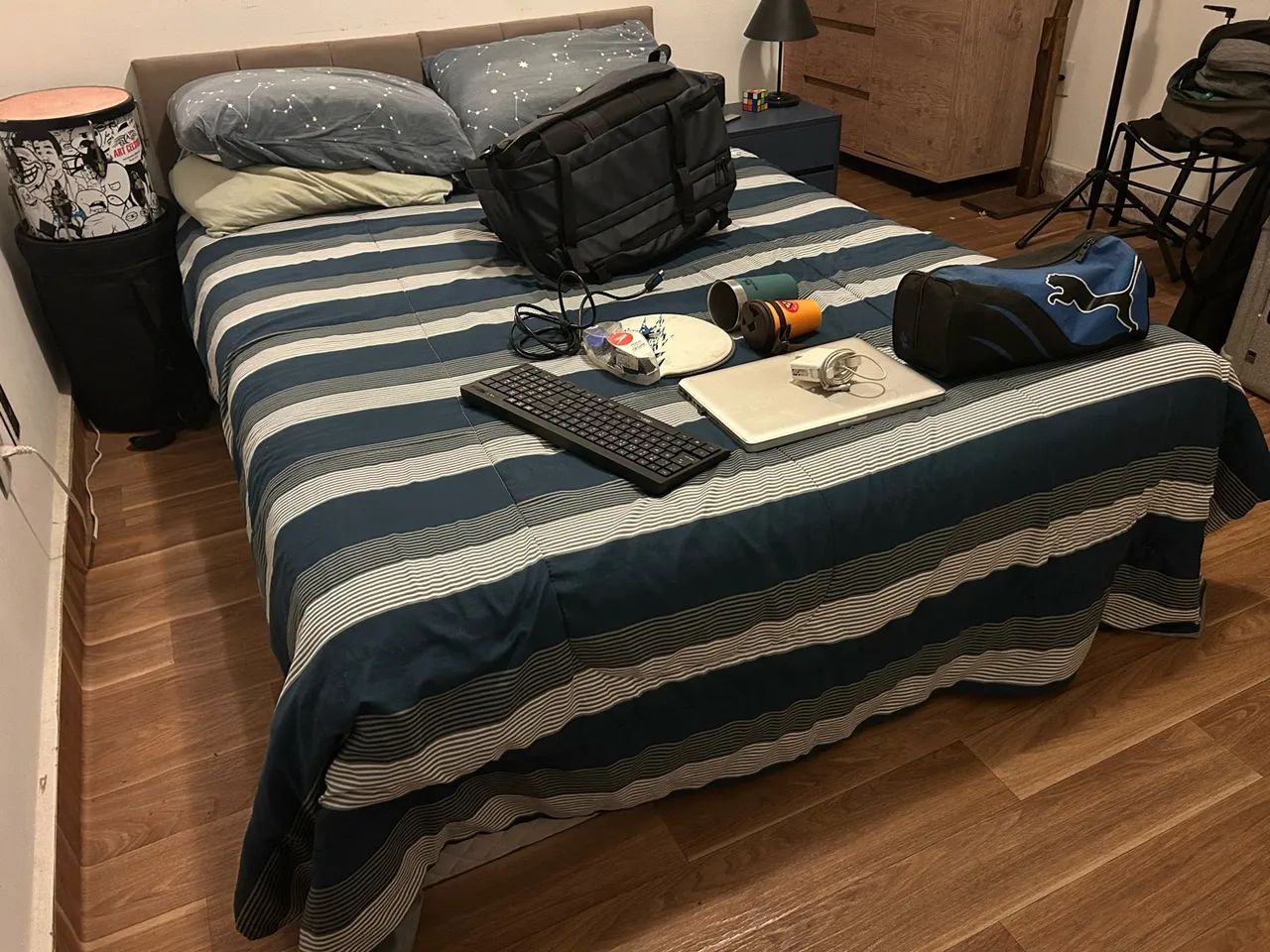 Cama de casal. colchão e box.