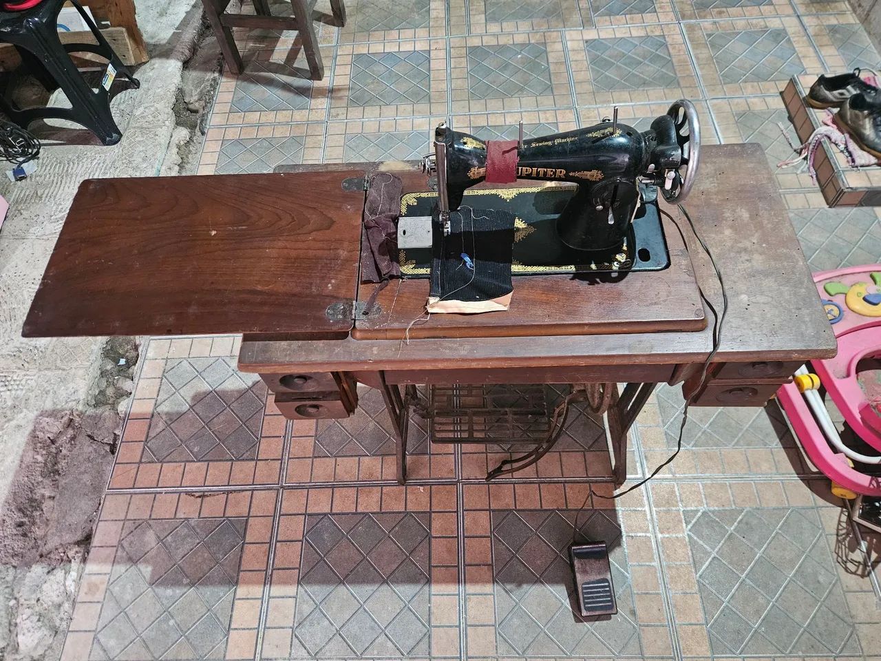 Máquina de costura antiga singer  - Foto 6