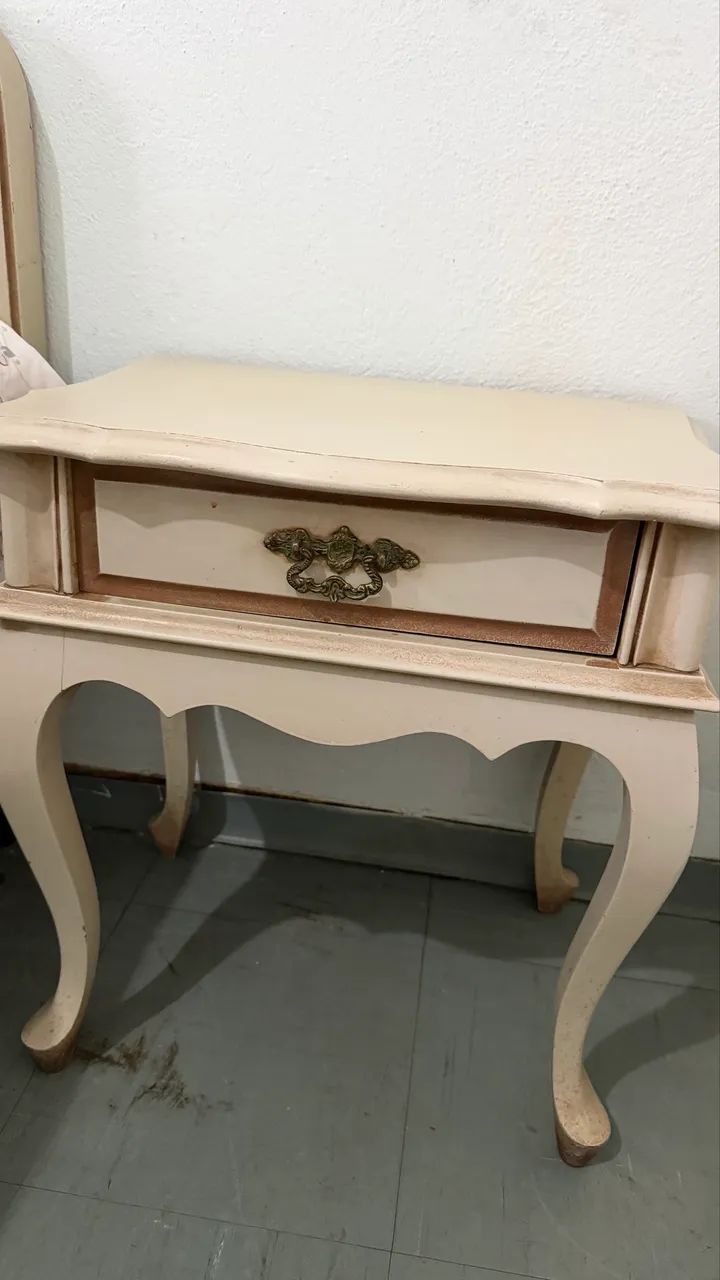 Cama ; criado mudo e mesa vintage 