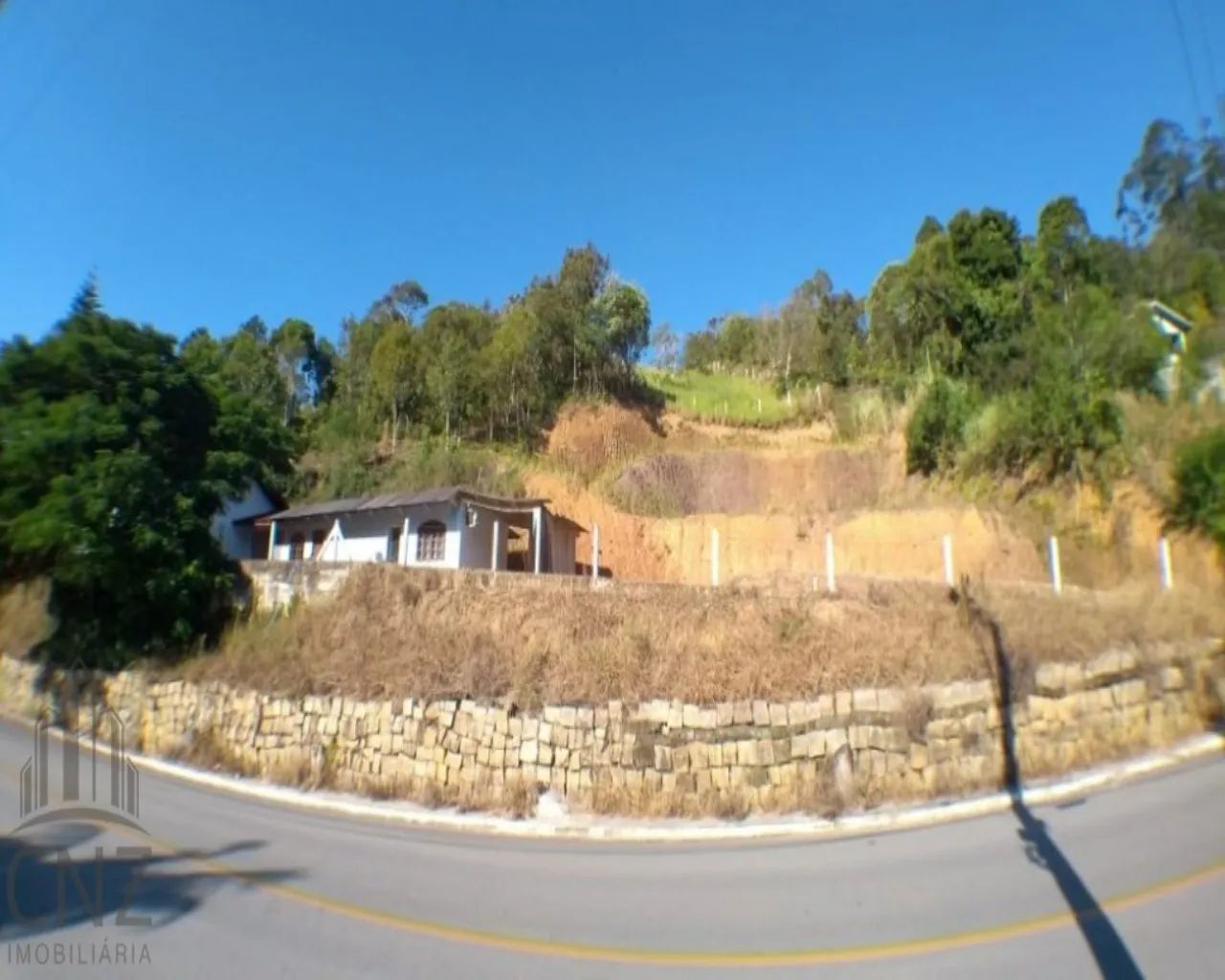 AMPLO TERRENO URBANO