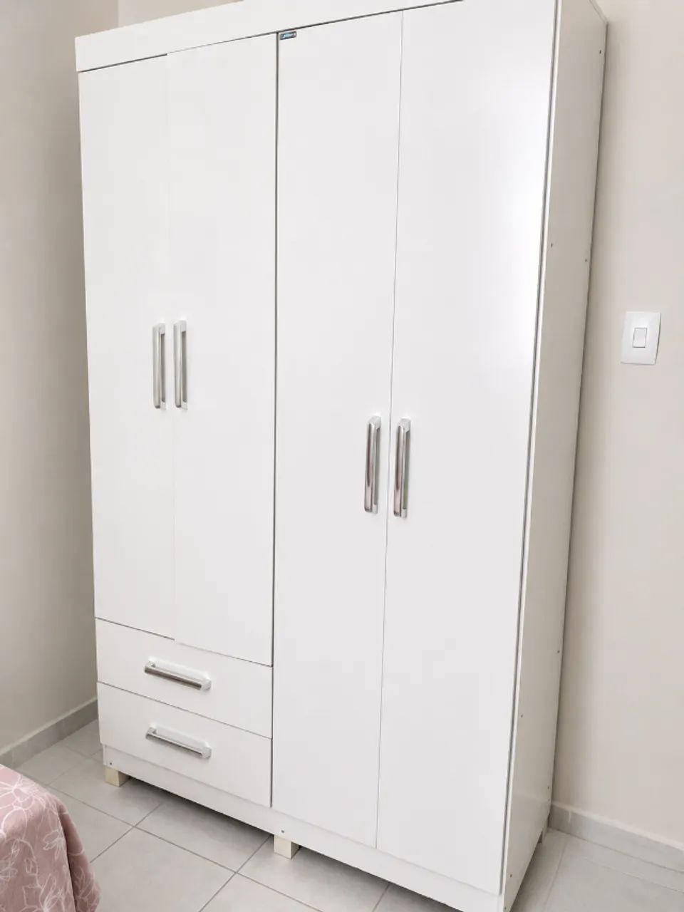 Guarda-roupa Branco com Pé - Foto 2