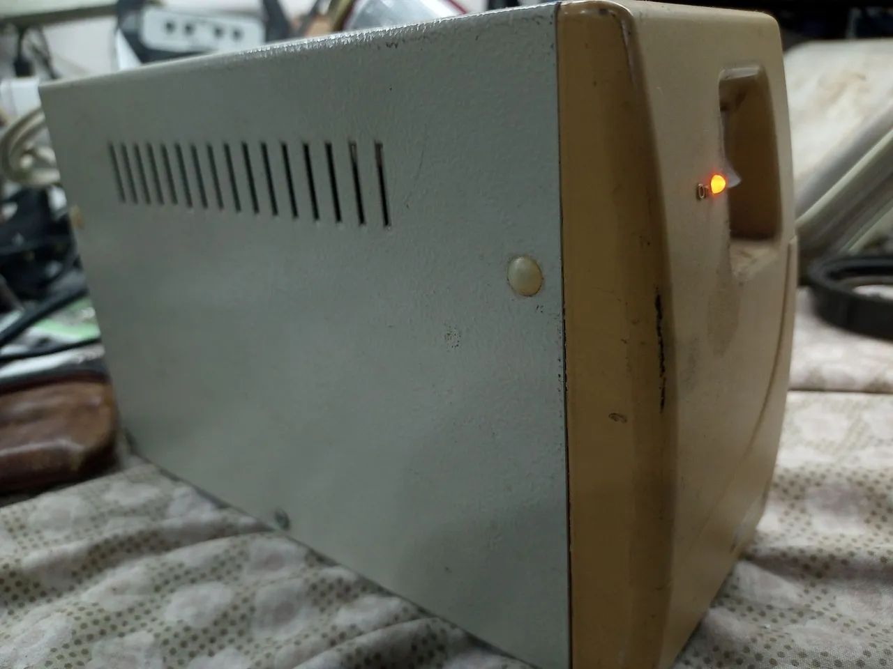 Estabilizador de Pc antigo funcionando perfeitamente 