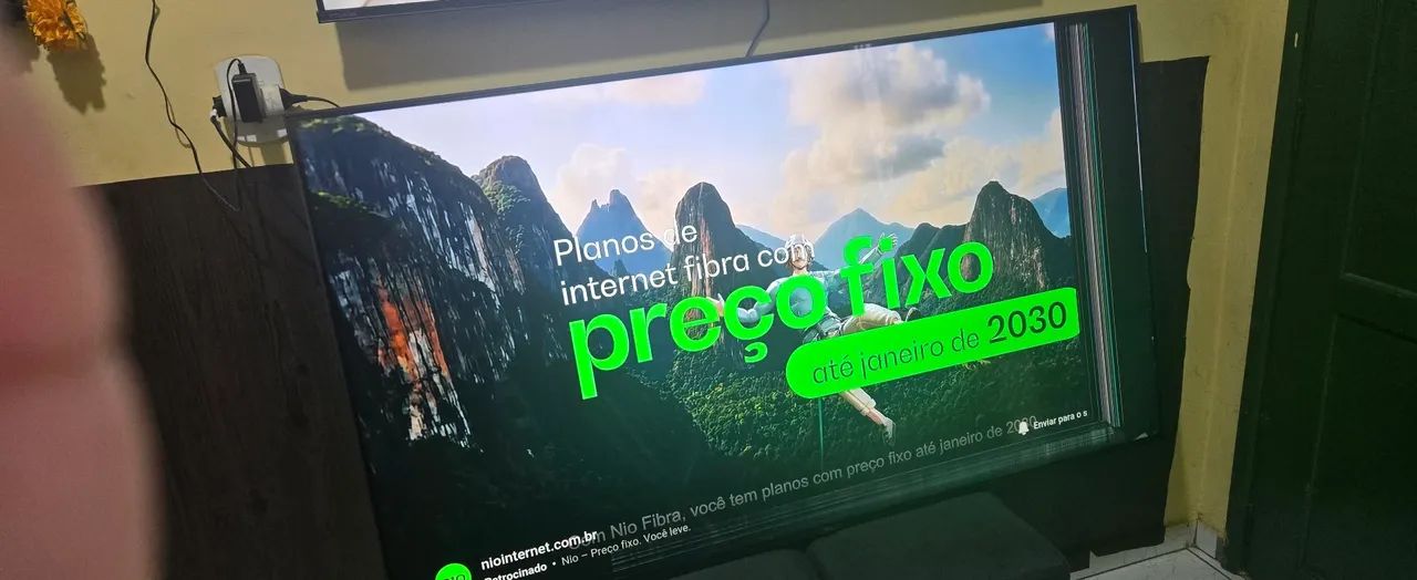 TV LG 65 polegadas  4k led/ com uma listra no lado. - Foto 2