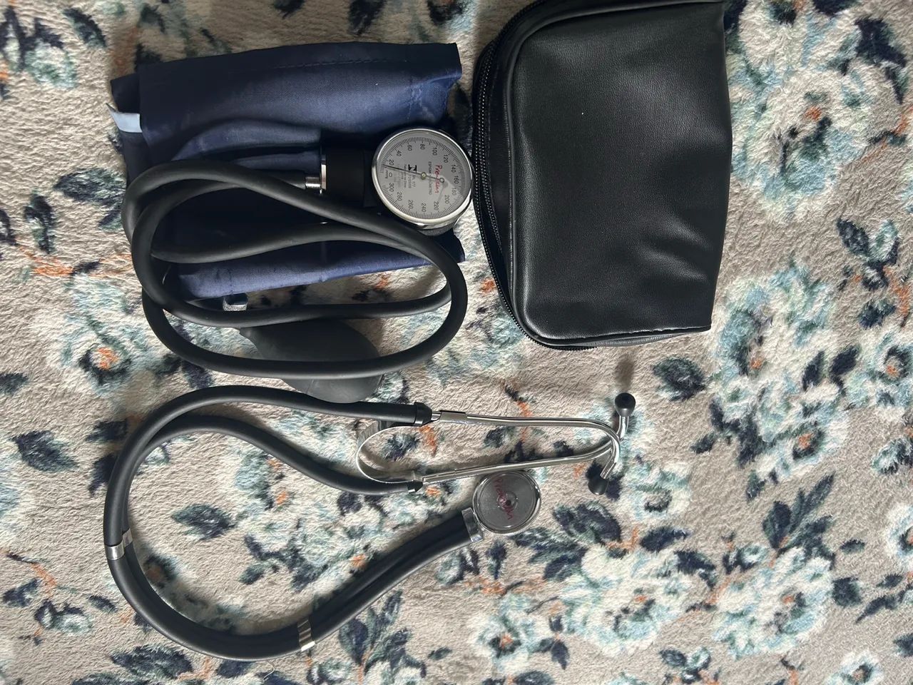 Estetoscópio e Esfigmomanômetro - Foto 2