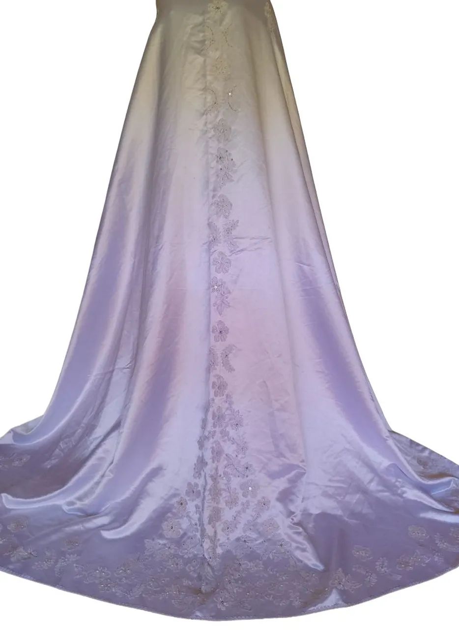Vestido noiva bordado com calda Tam 44 - Foto 3