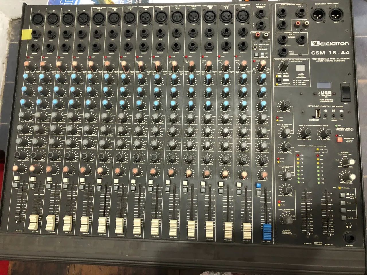 VENDO MESA DE SOM 