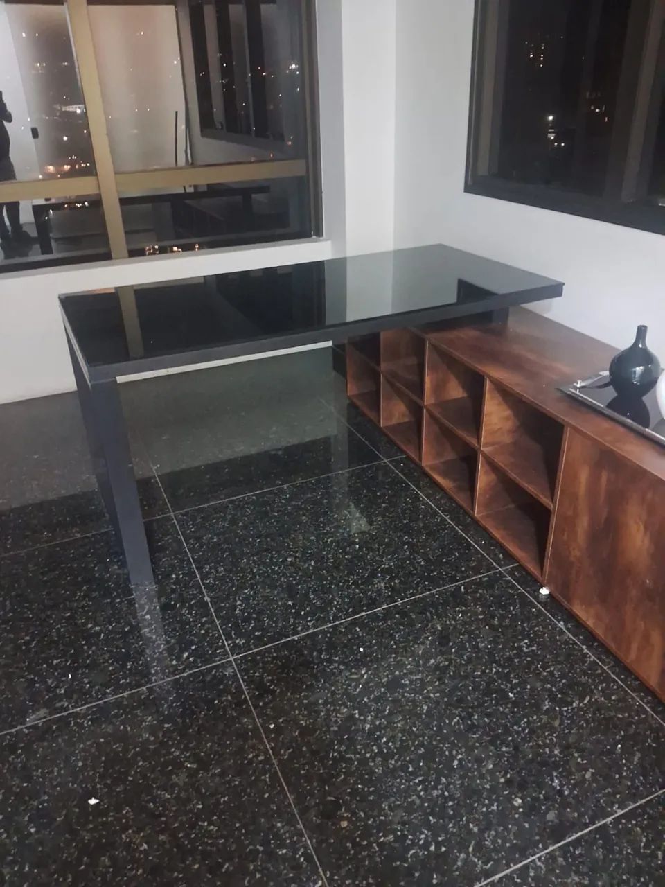 Mesa de escritório com cadeira presidente 