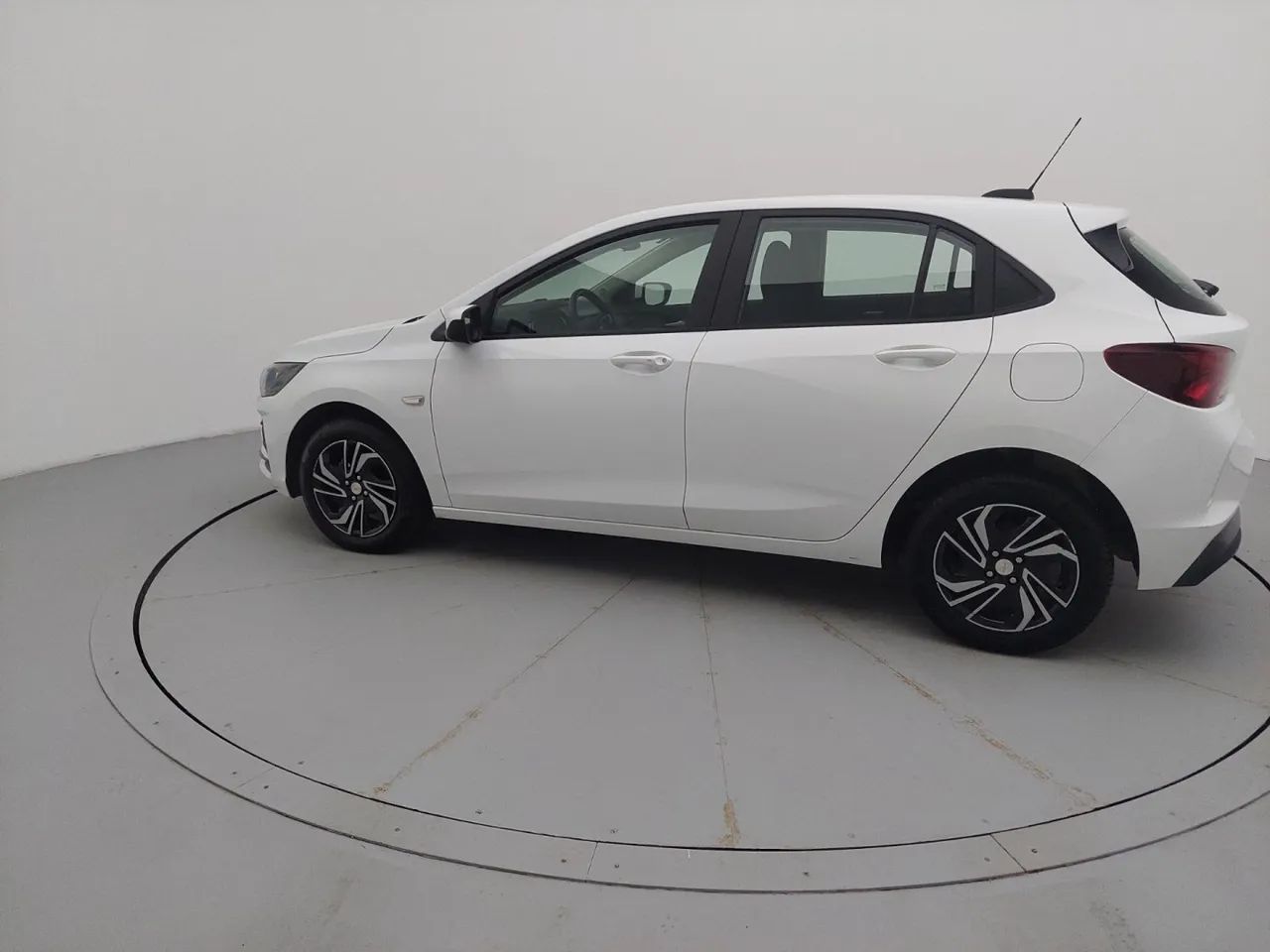 Chevrolet Onix Hatch 1.0 12V Flex Mec. 4P, foto 2 de 18