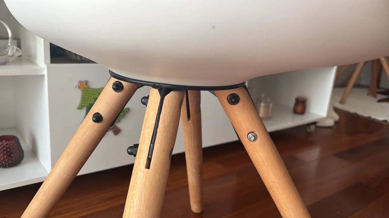 4 cadeiras brancas  - Foto 2
