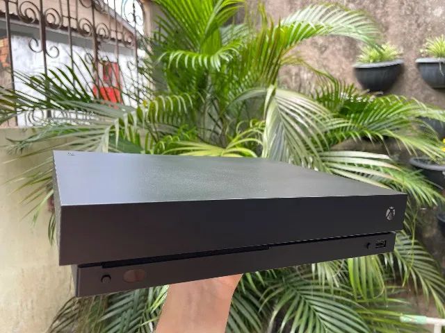 Xbox One X 1TB+ Dois controles+ Headset Hyperx