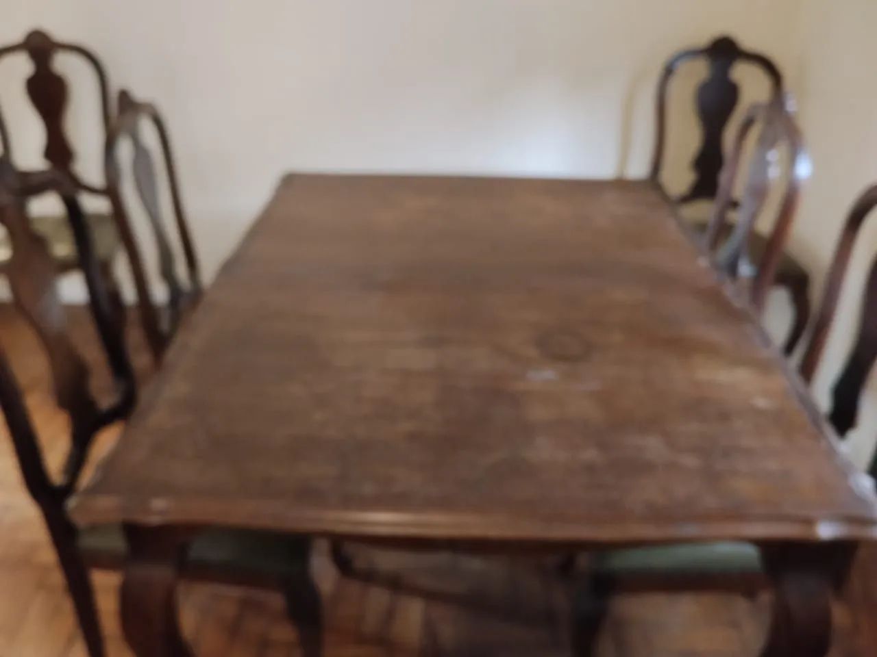 Mesa de jantar de madeira com 5 cadeiras  - Foto 3