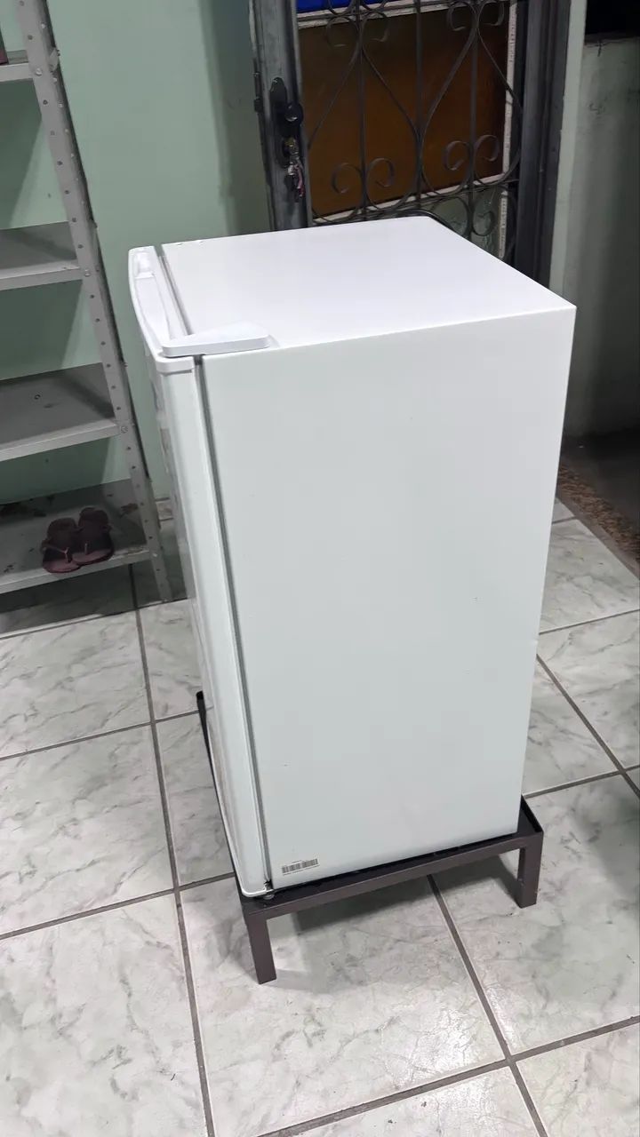 Frigobar Midea 93L Branco 