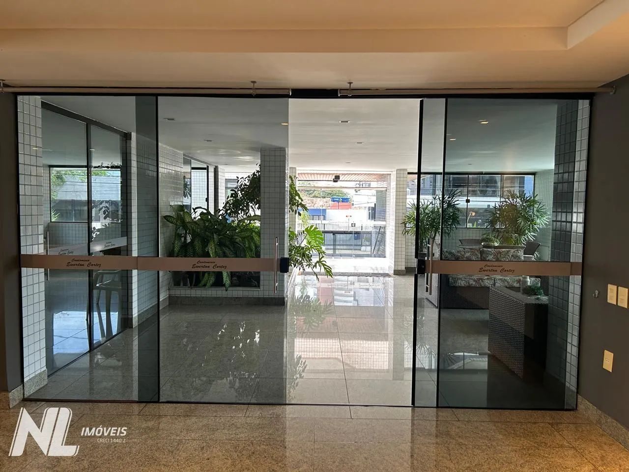 Apartamento com 3 Quartos e 2 Vagas para Locação em Petrópolis