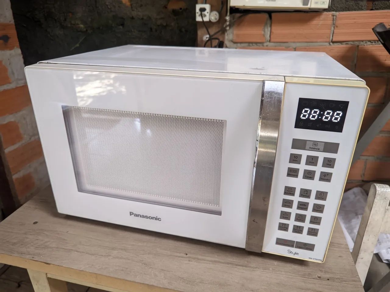 Microondas Panasonic 31L funcionando perfeitamente.