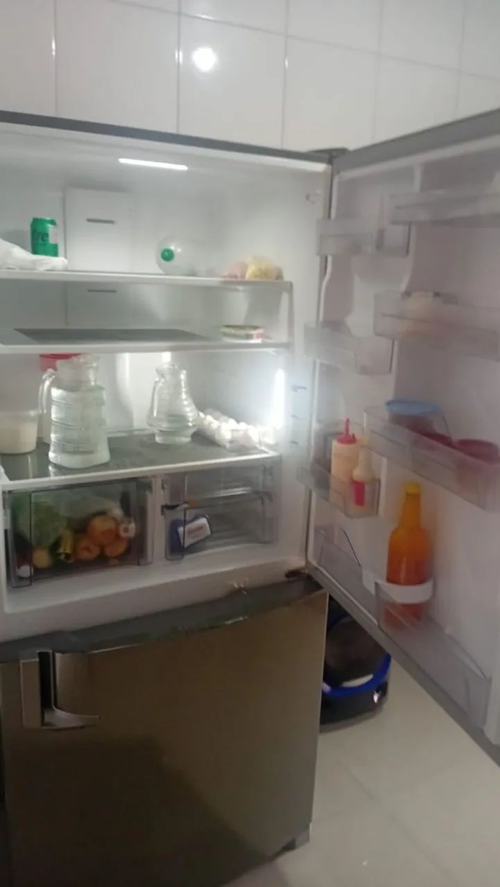Vendo uma geladeira 580 litros - Foto 2