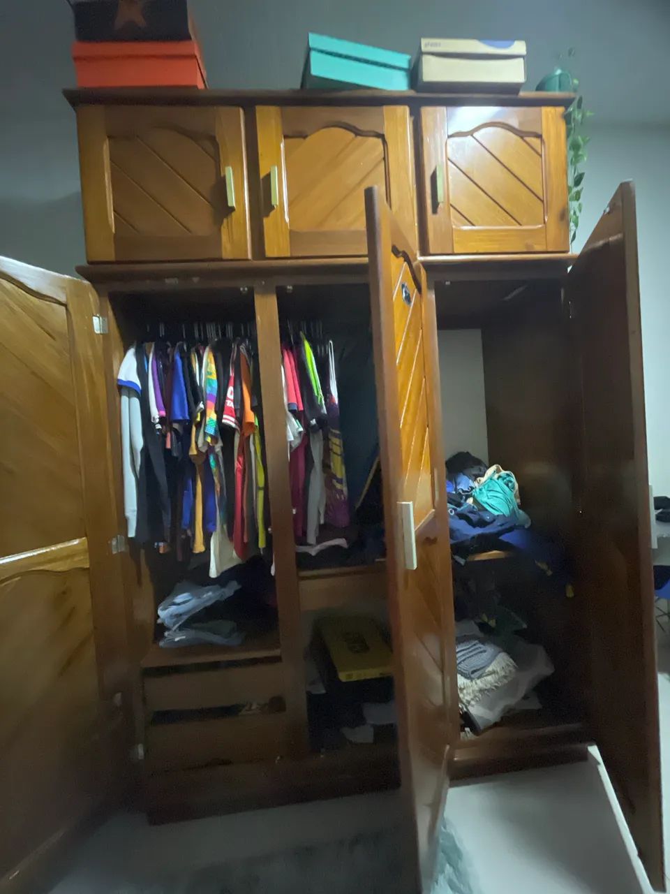 Guarda roupa de madeira  - Foto 2