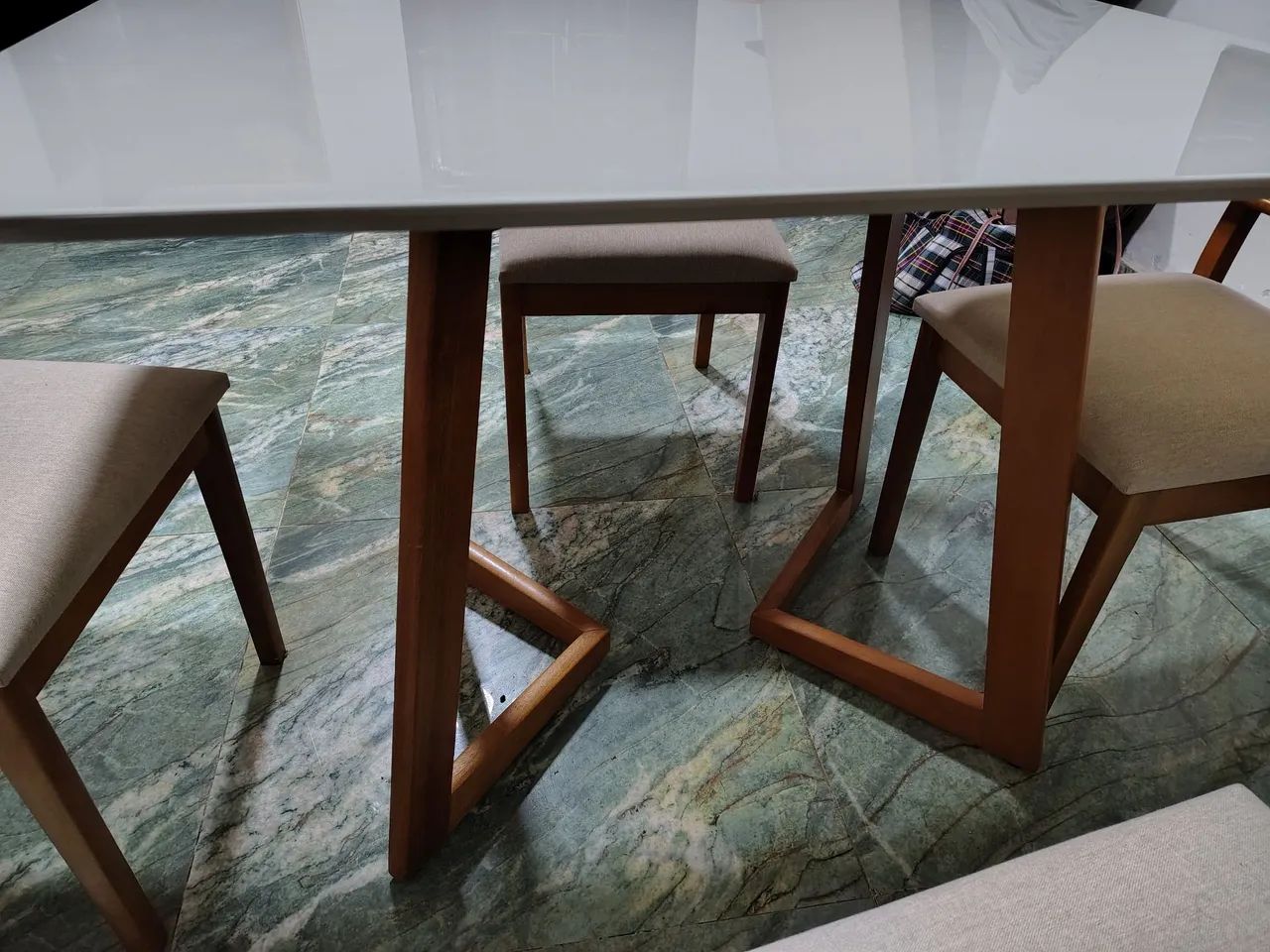 Vendo mesa de vidro com 4 cadeiras  - Foto 2