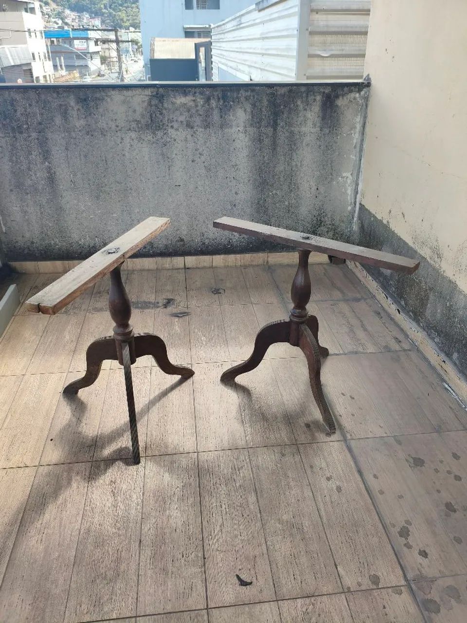 Pé de mesa antigo 