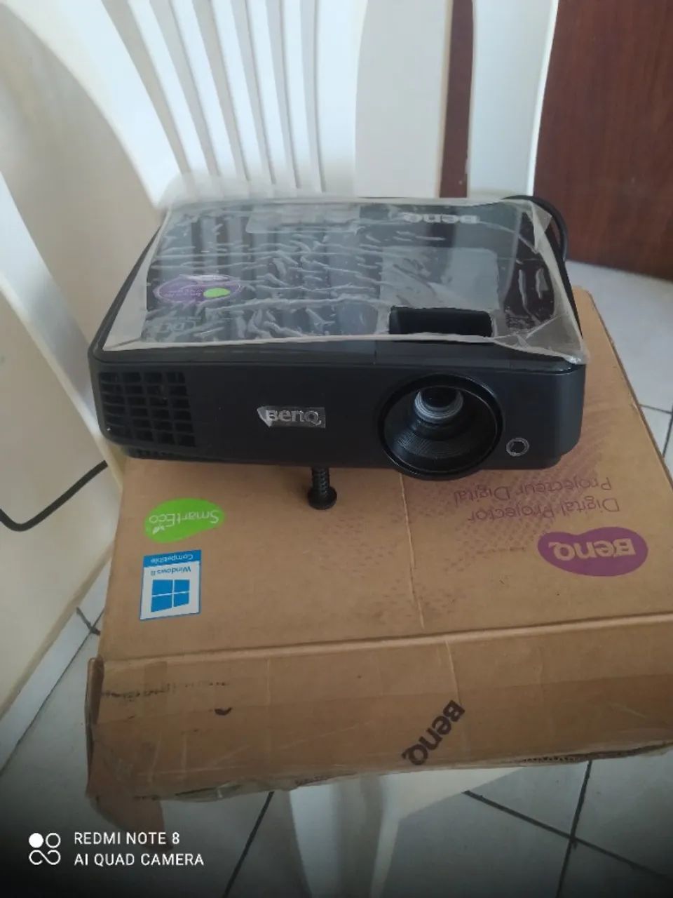 Projetor e tela de projeção tripé 