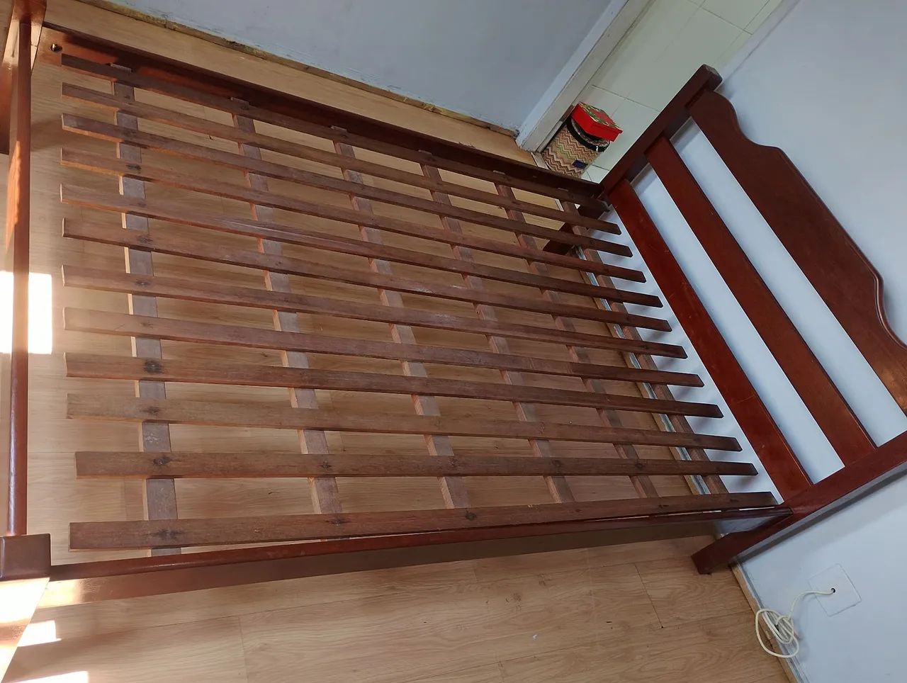 Cama de madeira 