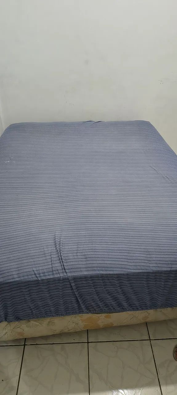 VENDO UMA CAMA DE CASAL E SOFÁ DE 3 LUGARES - Foto 3