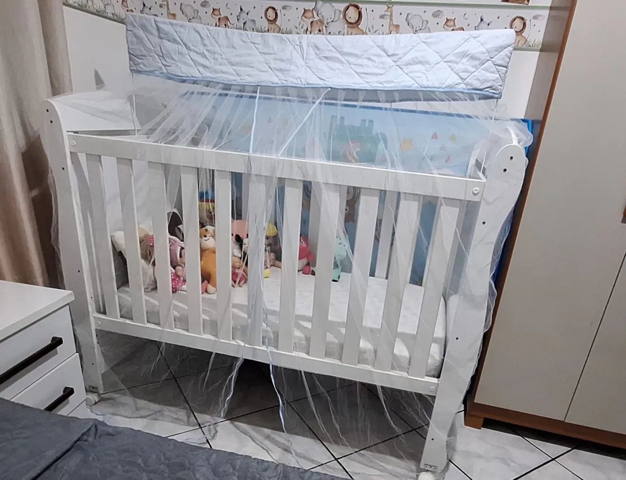 Berço laqueado em perfeito estado 