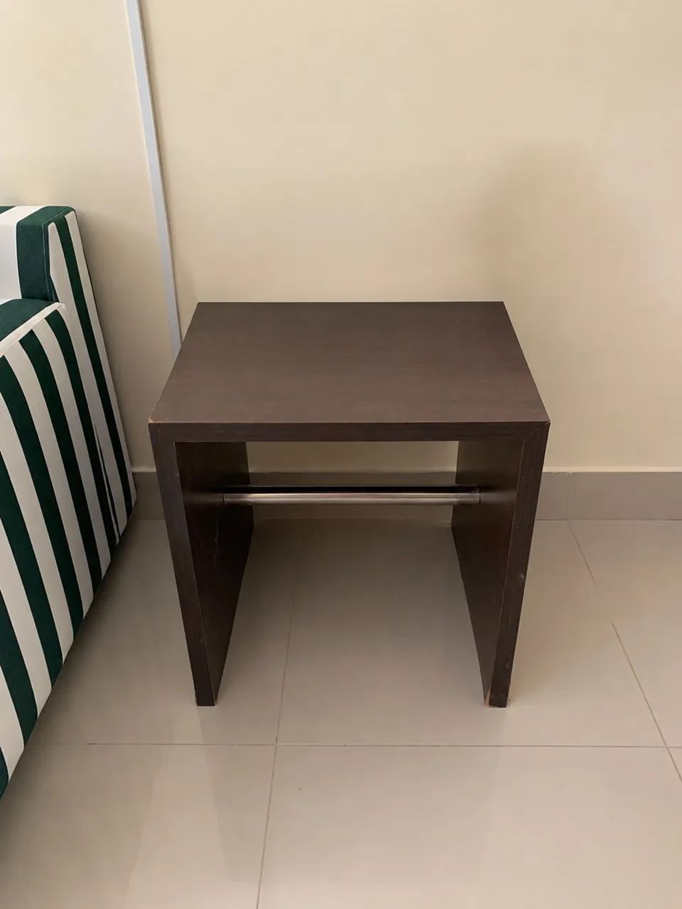 Mesa lateral de madeira 