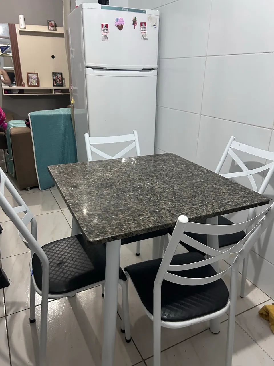 Mesa de mármore 4 cadeiras 