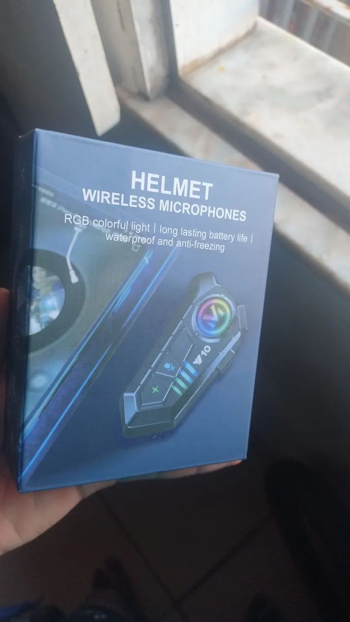 Fone Bluetooth V10 para Capacete - Intercomunicador com Microfone e RGB
