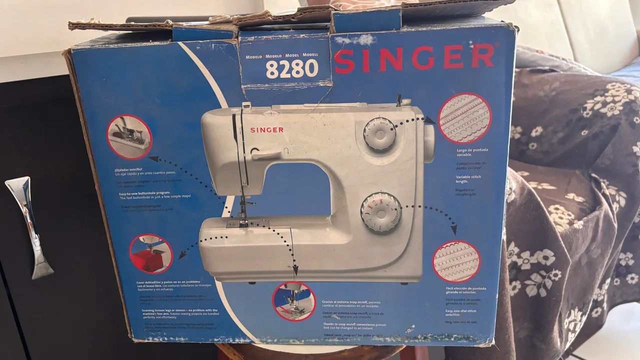 Máquina de costura SINGER 8280 na caixa 