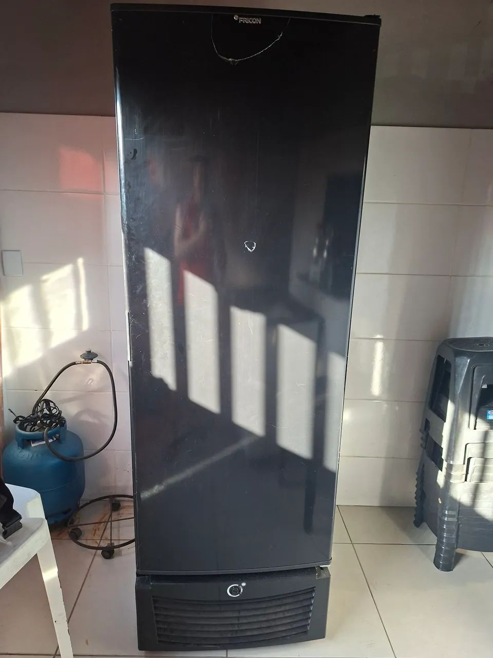 Frezer vertical fricon 569L