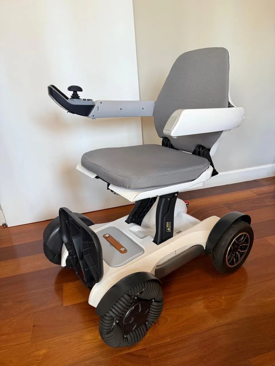 Cadeira de rodas motorizada semi nova