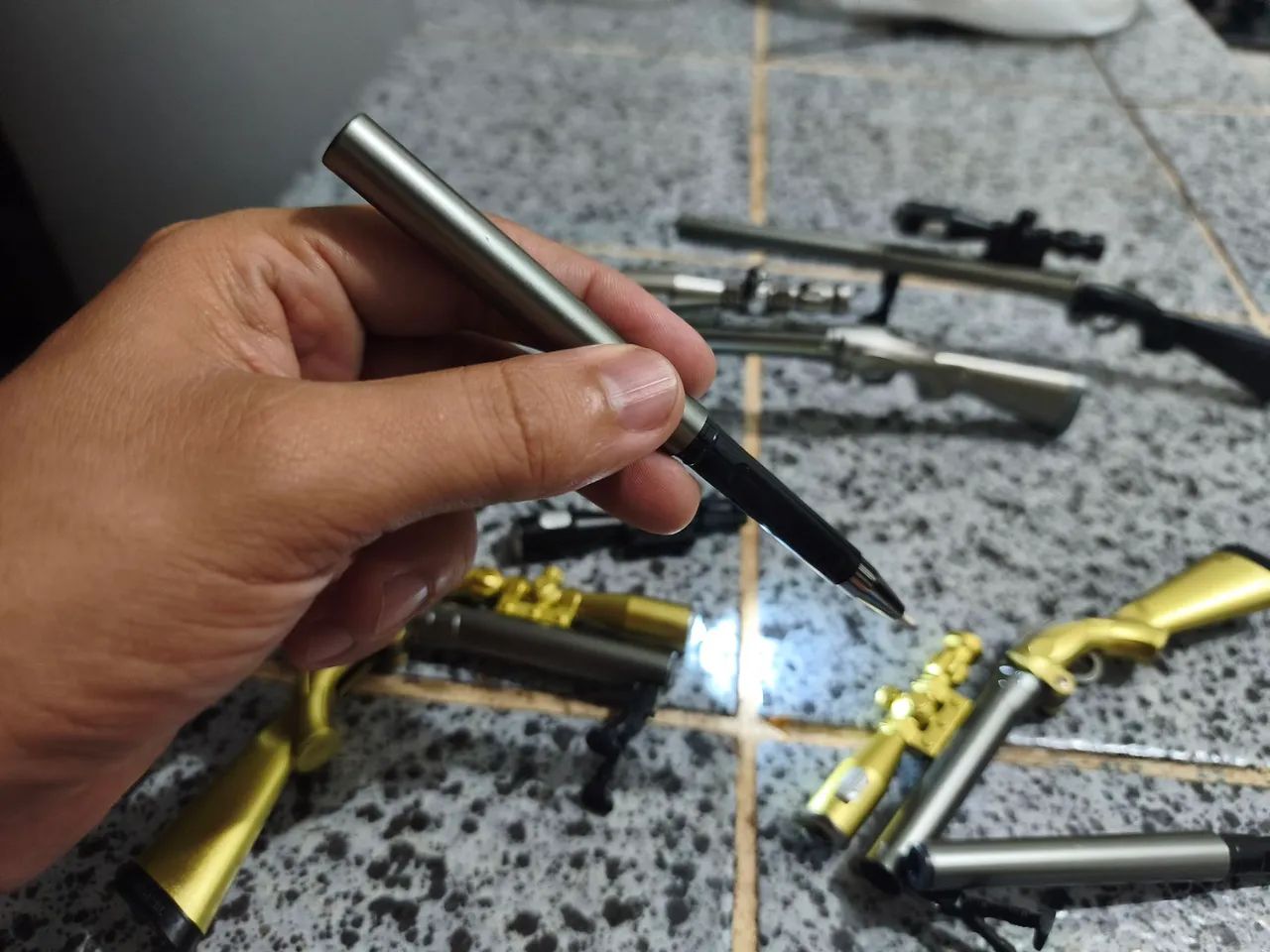 Caneta personalizada com lanterna  - Foto 3