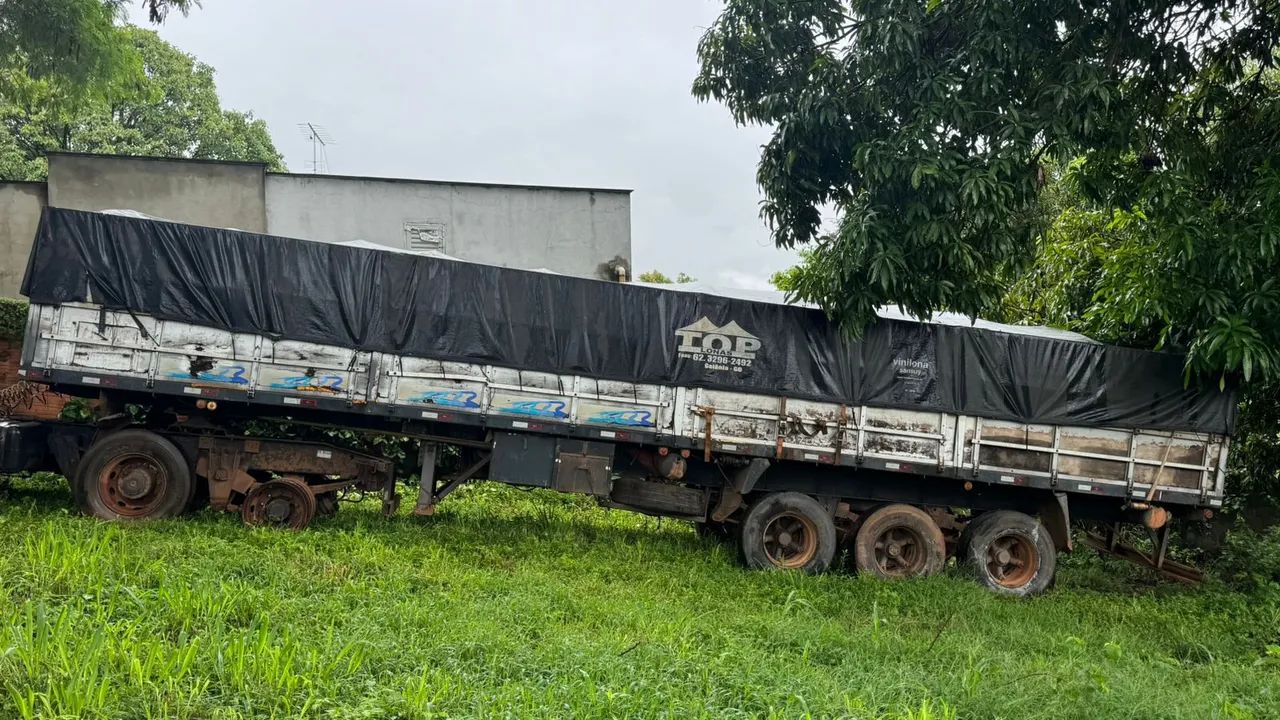 Carreta LS graneleira RANDON rodagem 295 ano 1999