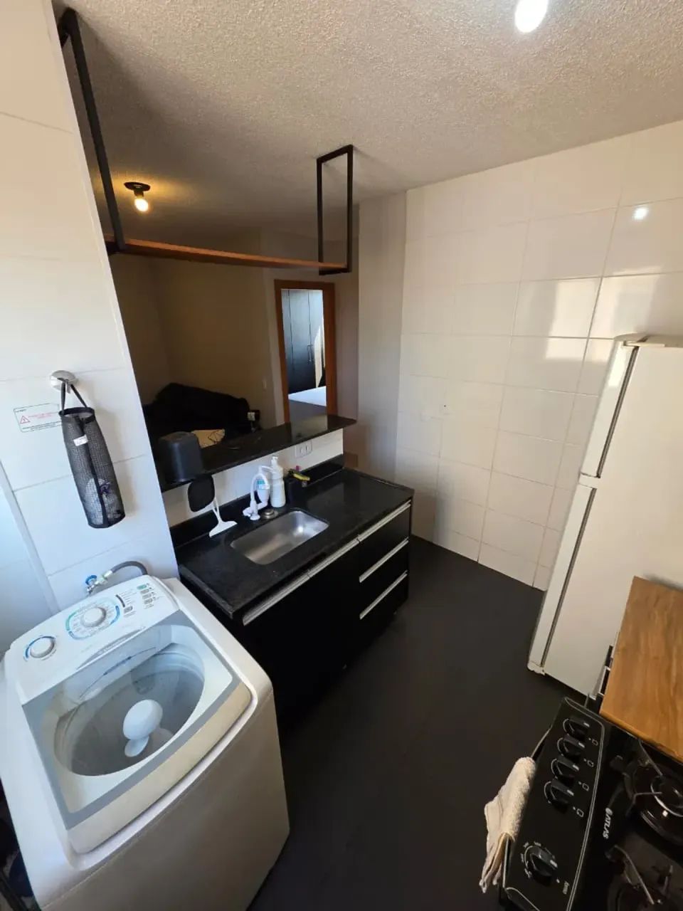 ALUGA-SE APARTAMENTO SEMI MOBILIADO - Foto 2