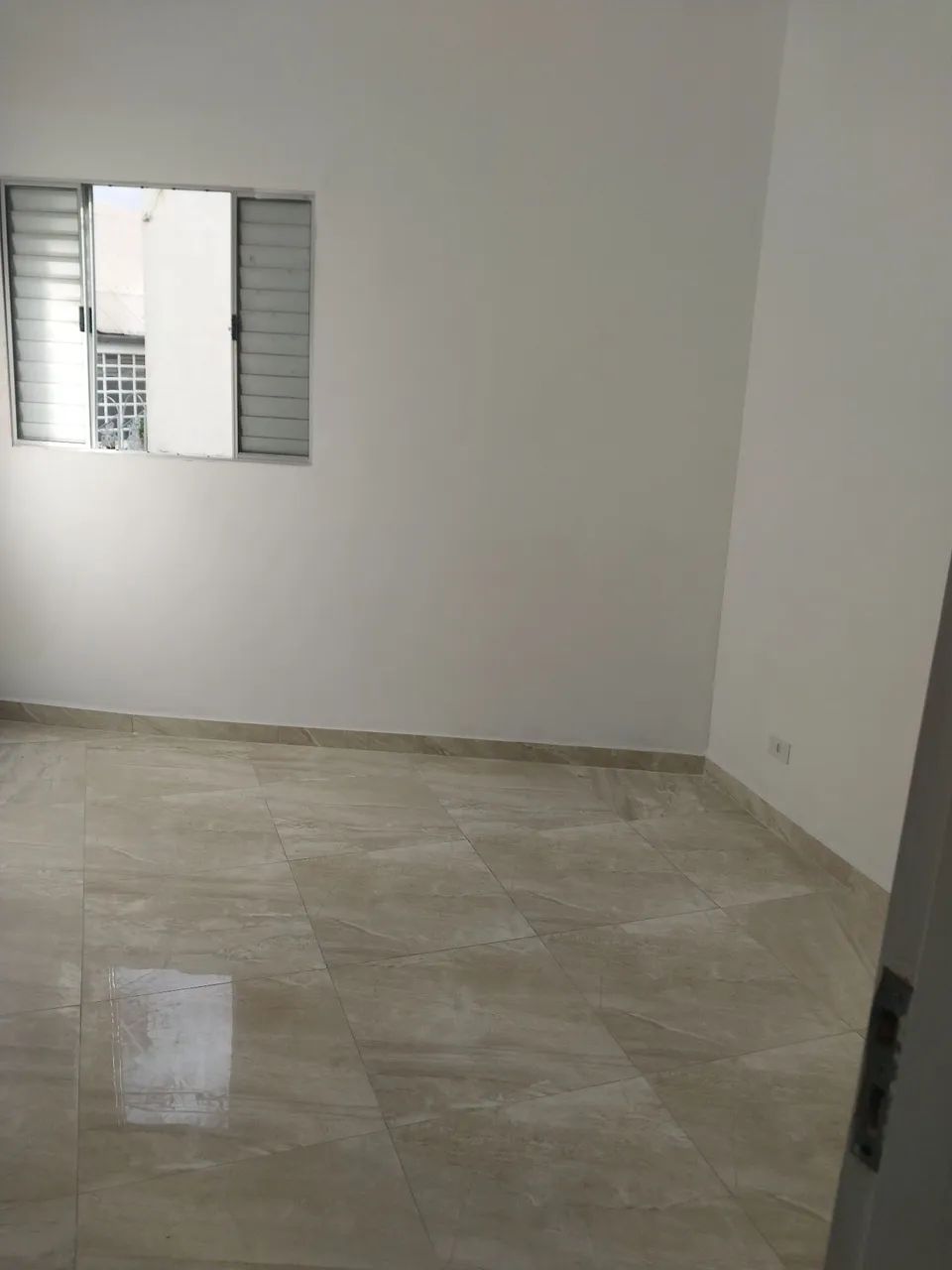 ALUGA SE CASA  BEM LOCALIZADA  - Foto 3