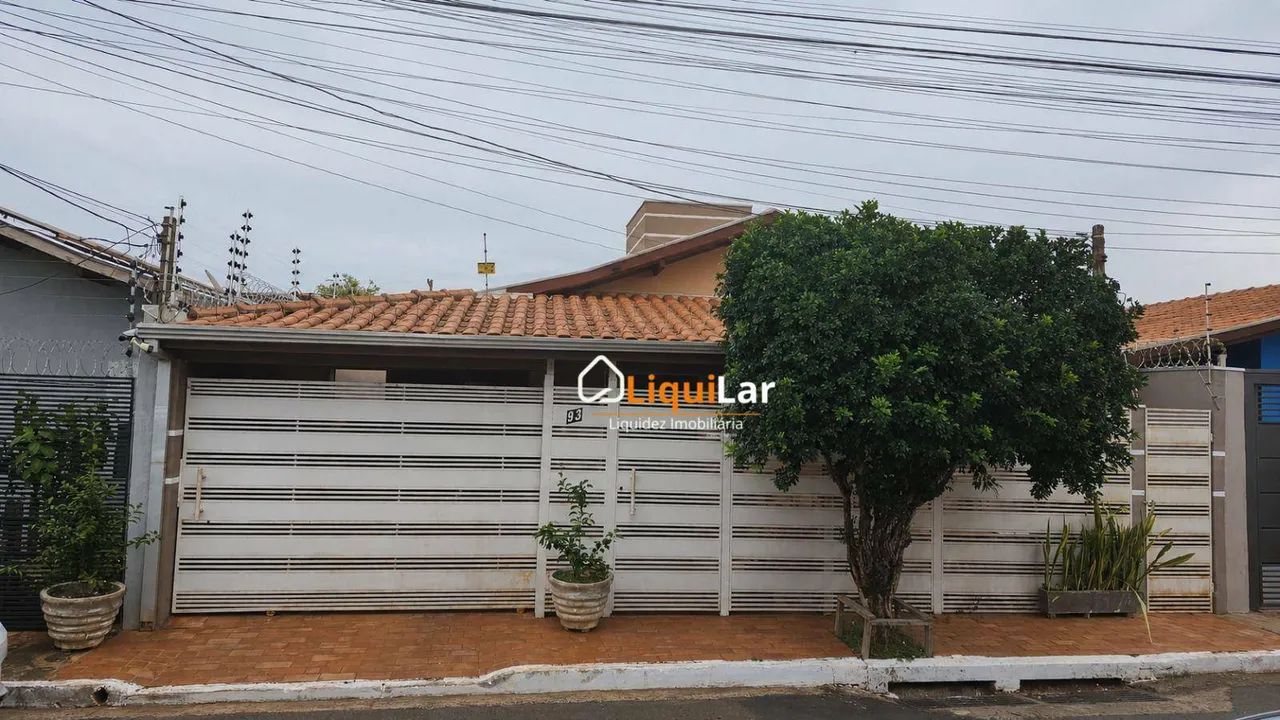 Casa com 4 Suítes, Piscina e Imóvel Regularizado para Financiamento