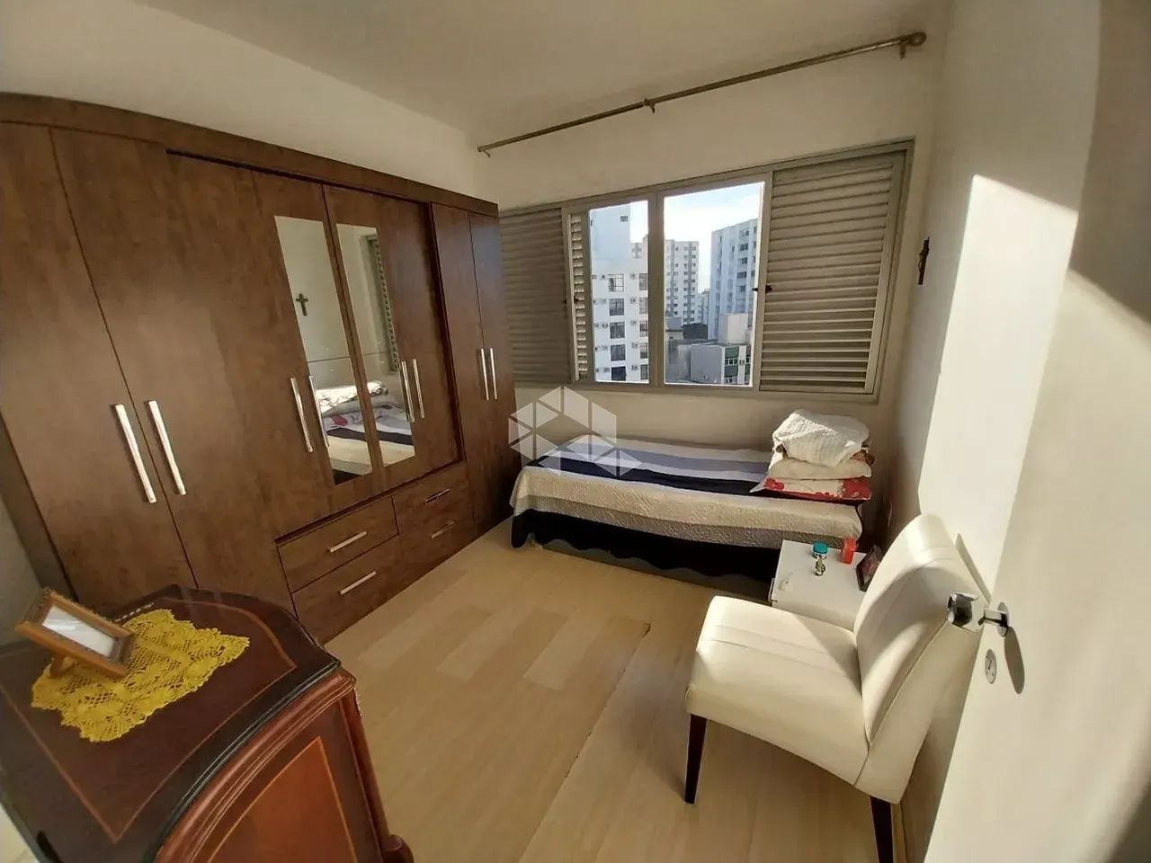 APARTAMENTO MOBILIADO COM 2 QUARTOS E 1 VAGA DE GARAGEM NO CENTRO DE FLORIANÓPOLIS - Foto 2