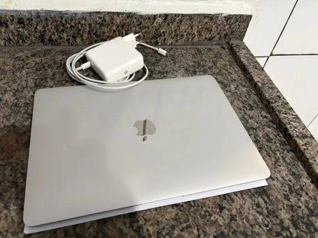 Macbook Air 2020 Intel Core i5 todo bom  - Foto 2