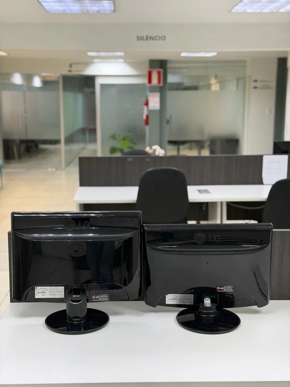 Kit 2 Monitores LG Flatron W1952TQ-PF 19 Polegadas - Foto 5